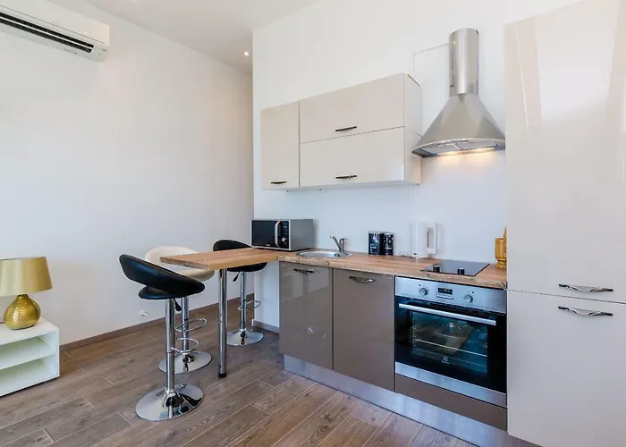 King Апартаменты *